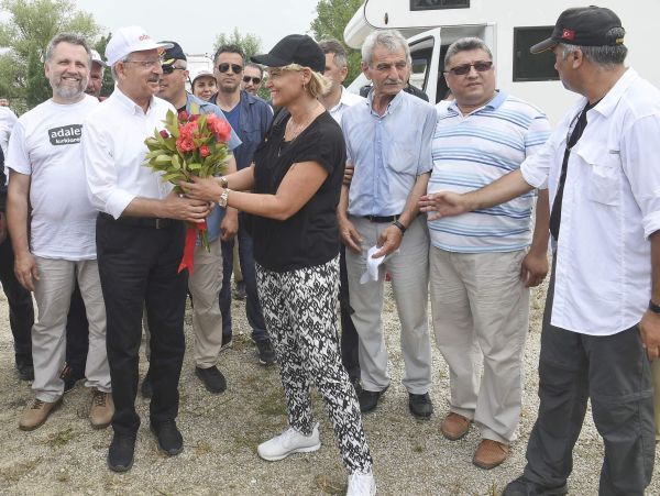 Amiral gemisi 'Hürriyet'i bu yüzsüzlük batıracak! Ayşe Arman Adalet Yürüyüşü'ne ürün yerleştirdi! - Resim : 4