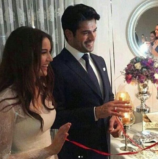 Burak Özçivit ve Fahriye Evcen nişan yüzüklerini taktı! İşte nişandan ilk kareler - Resim : 2