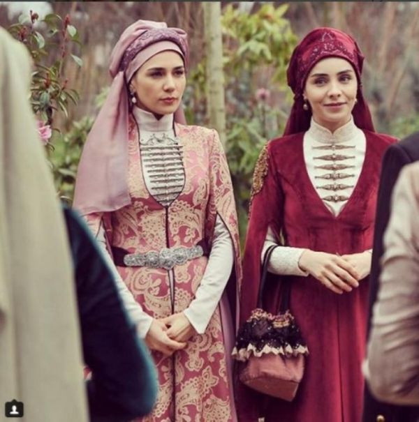 Görücüye çıktı! Buse Varol hangi dizinin kadrosuna katıldı? - Resim : 1