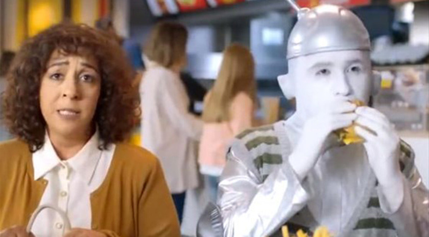 Cem Yılmaz’dan ünlü markaya tepki: Gora’daki robotu yapmış hem de... - Resim : 2