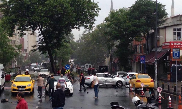 İstanbul Vezneciler'de polise bombalı saldırı: 7'si polis 11 kişi hayatını kaybetti - Resim : 10